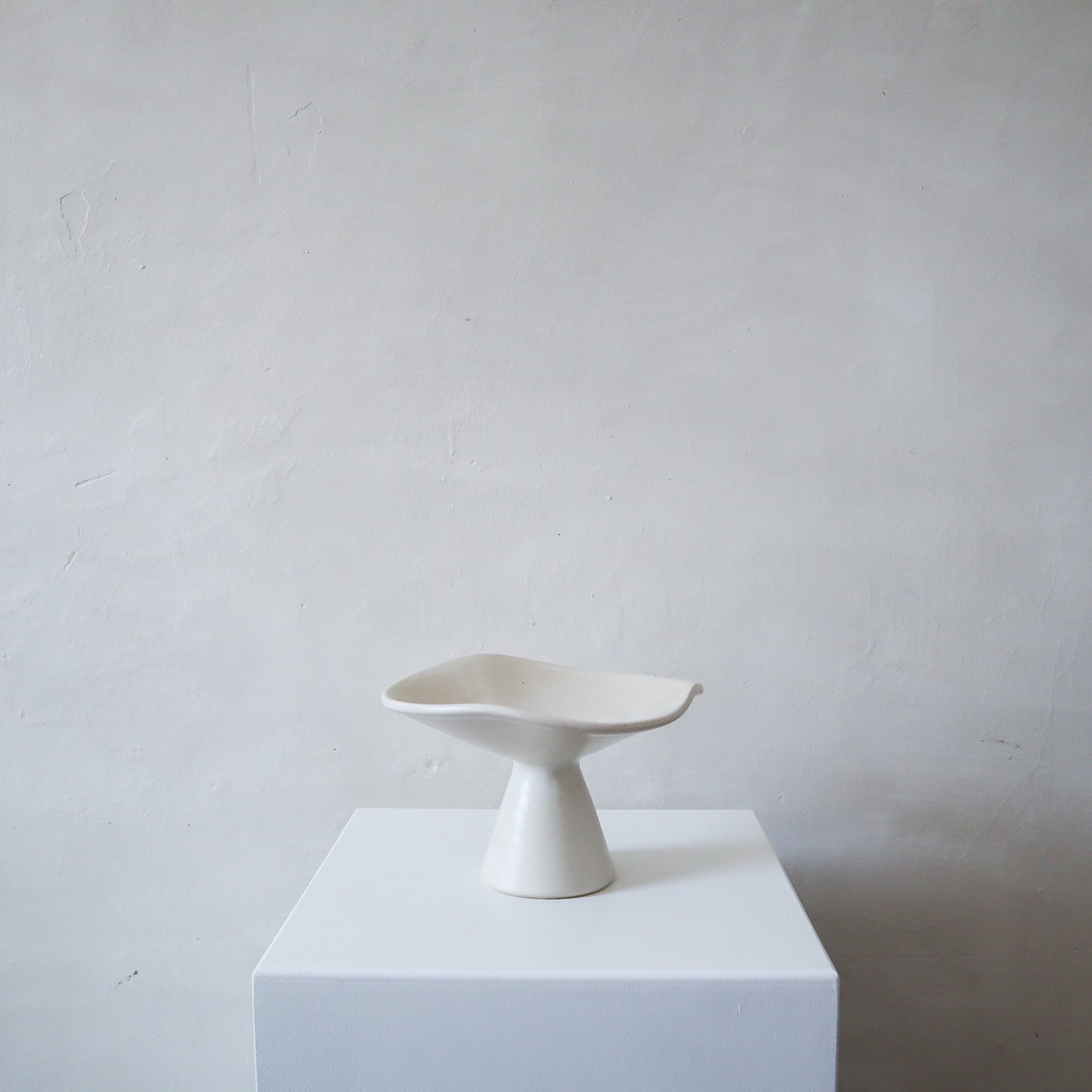Elipse Pedestal Dish - Cream