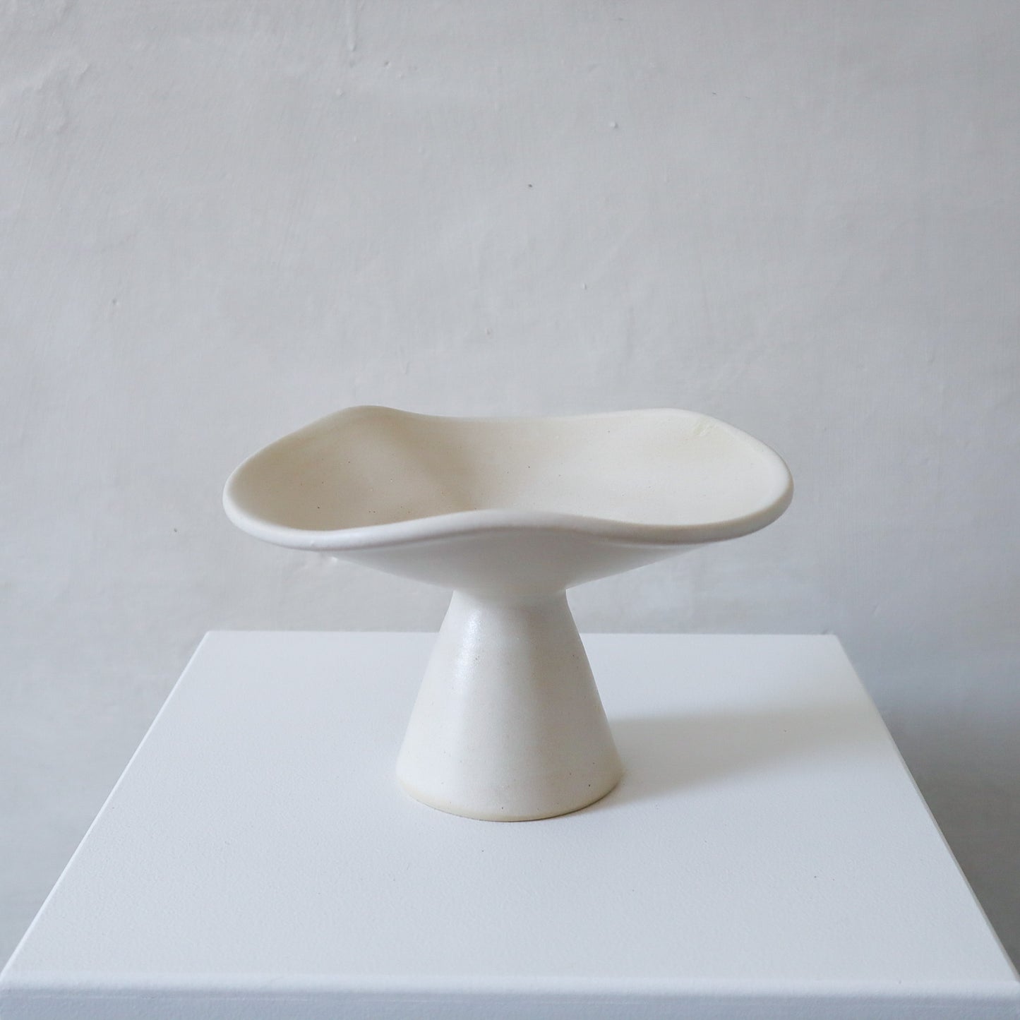 Elipse Pedestal Dish - Cream