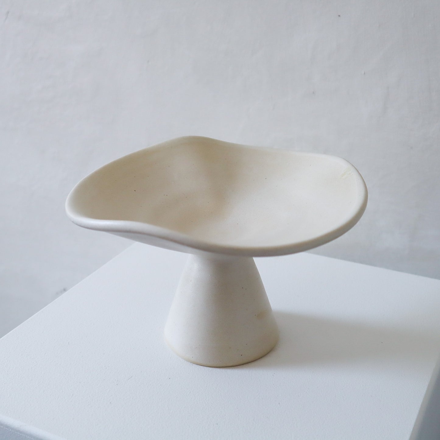 Elipse Pedestal Dish - Cream
