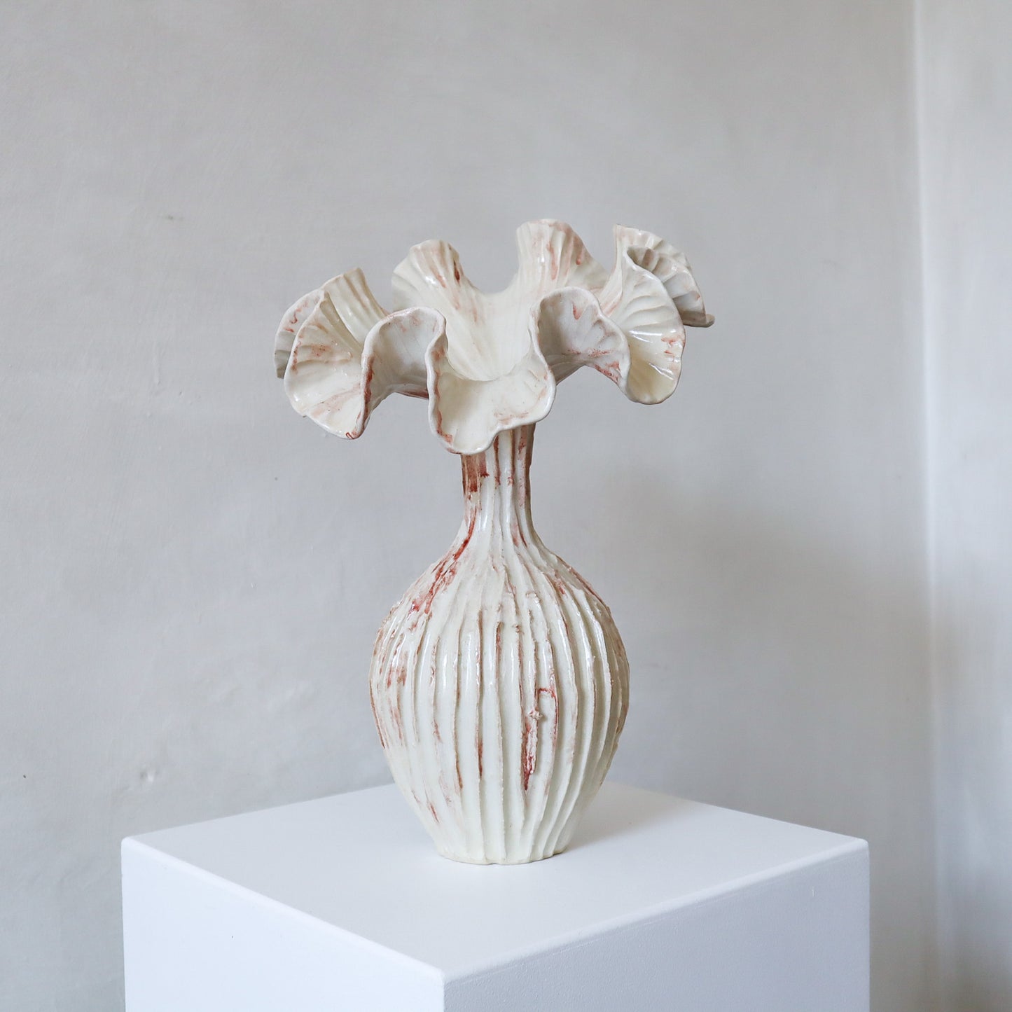 Winter Blume - Cream/Red
