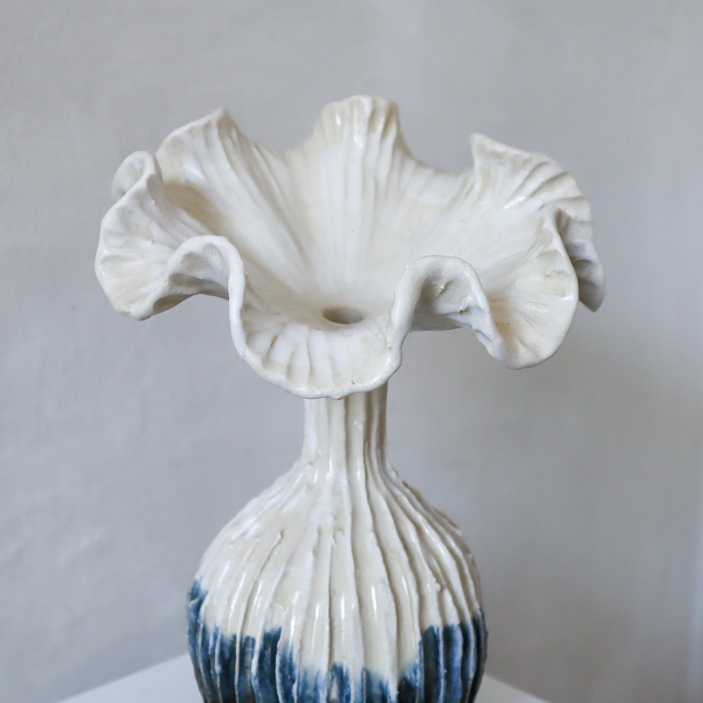 Winter Blume - Cream/Dark Navy