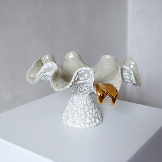 Ruffle Pedestal Bowl - Pearl/Gold (S)