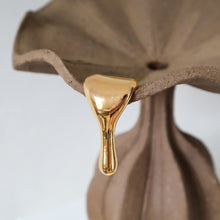 Load image into Gallery viewer, Peplum Vase - Brown/Gold

