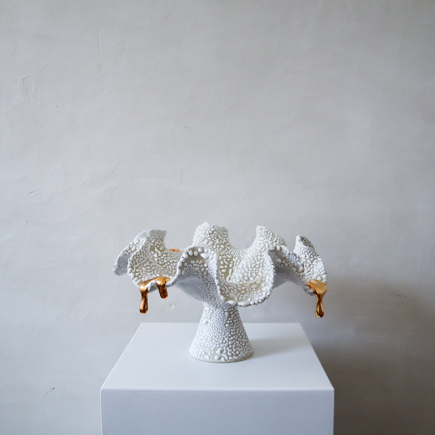 Ruffle Bowl - Pearl/Gold (L)