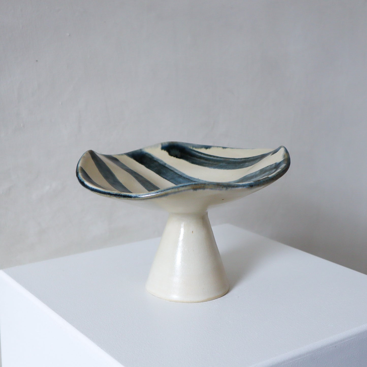Elipse Pedestal Dish - Blue Stripes