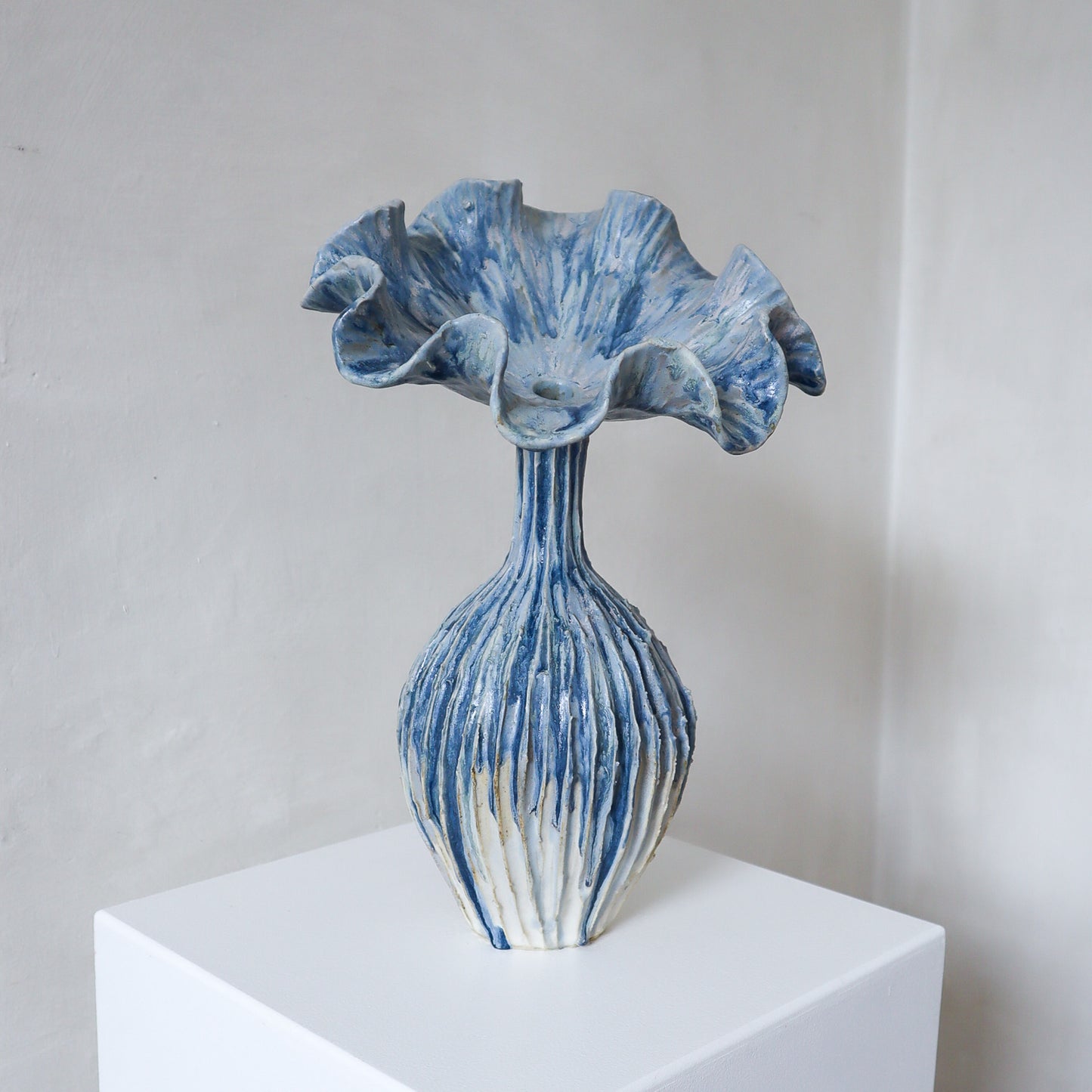 Winter Blume - Ash Blue