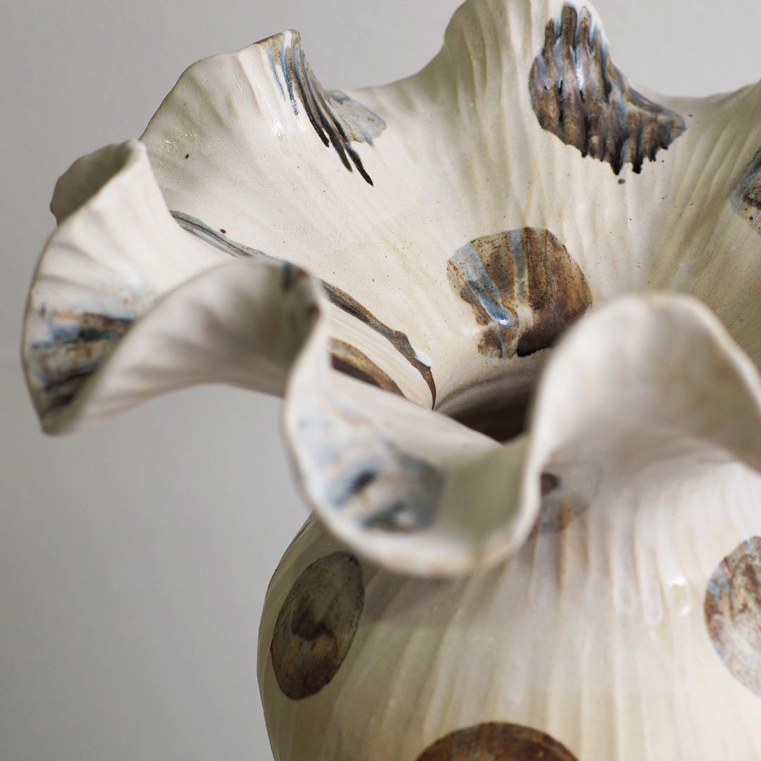 Ruffle Vase - Ink
